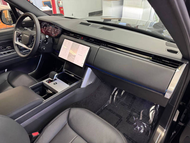 2025 Land Rover Range Rover P400 SE