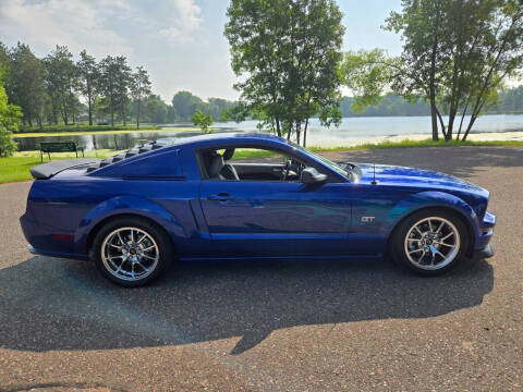 2005 Ford Mustang GT Deluxe