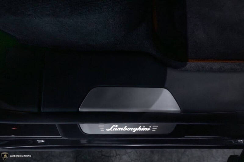 2025 Lamborghini Urus SE