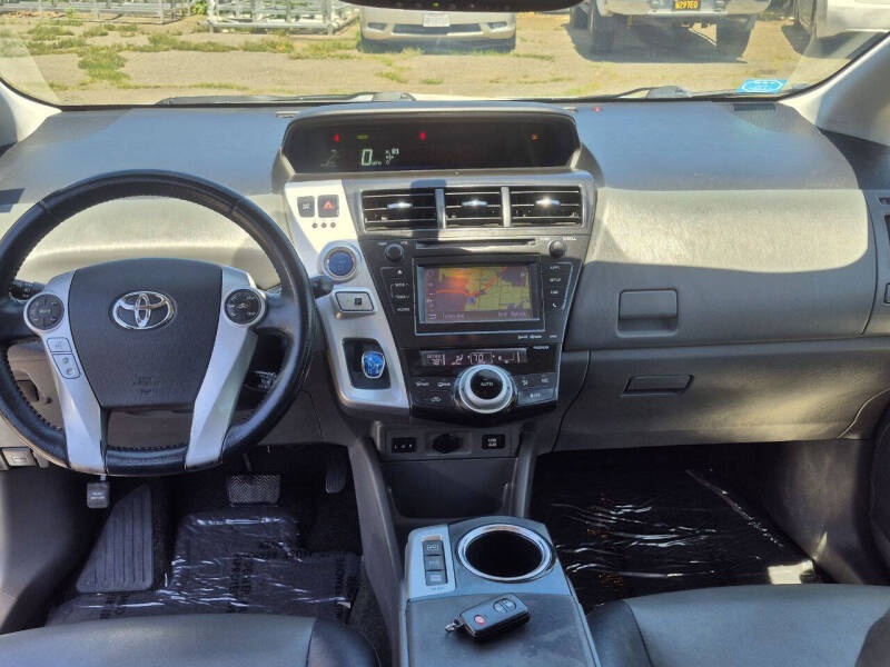 2013 Toyota Prius v Five - Photo 20