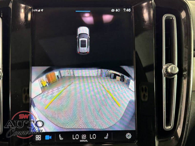 2024 Volvo XC40 B5 Plus Bright Theme