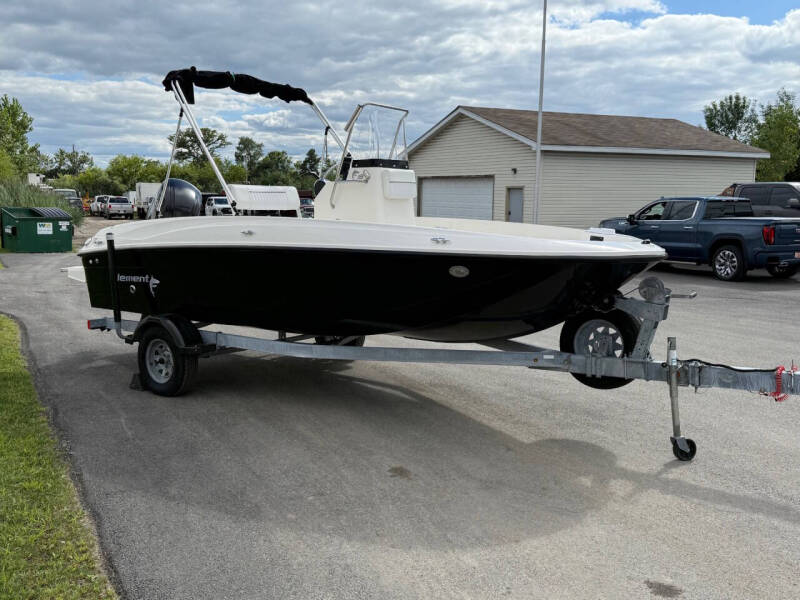 2016 Bayliner 18 Element