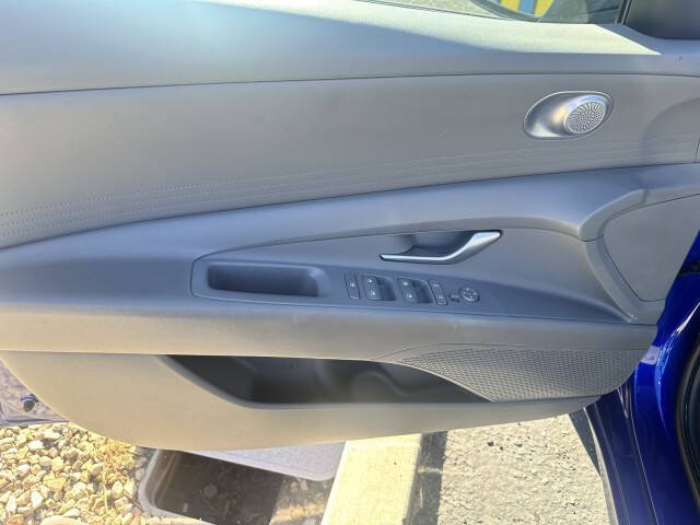 2024 Hyundai Elantra SE