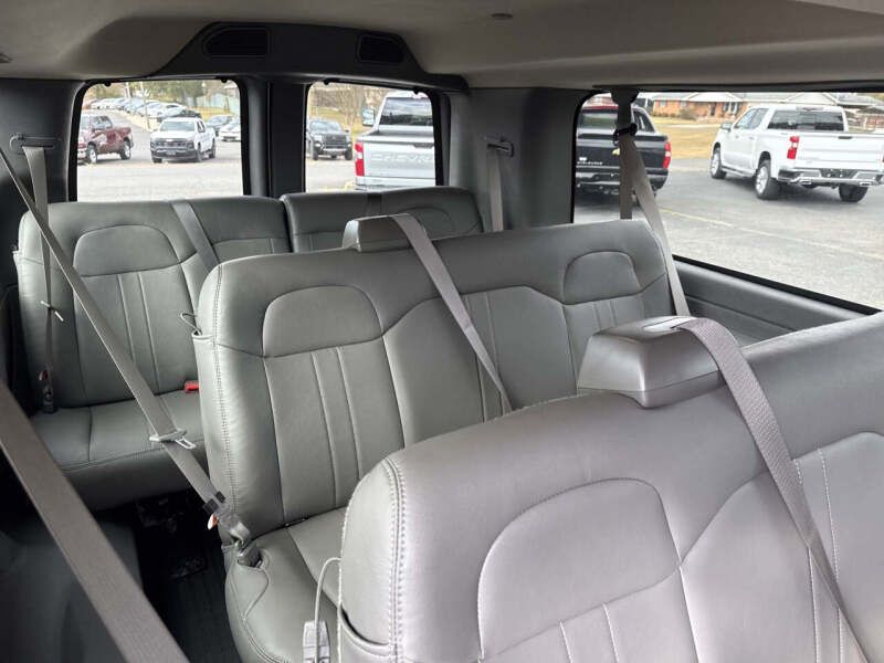 2025 Chevrolet Express LS 3500