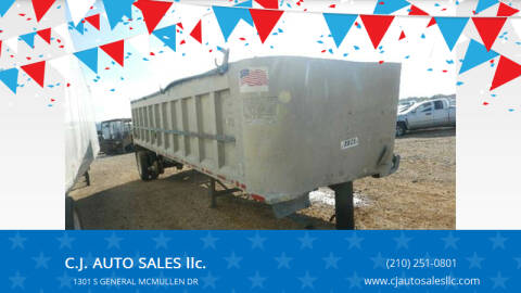 1996 end dump.  trailer.  vantage  32 feet  end dump for sale at C.J. AUTO SALES llc. in San Antonio TX