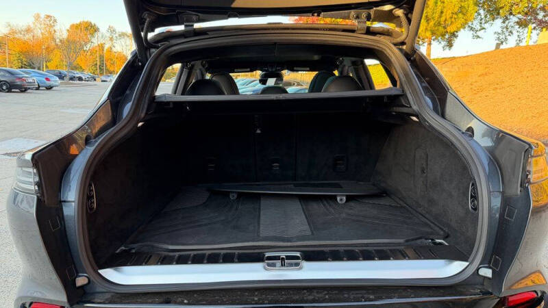 2022 Aston Martin DBX