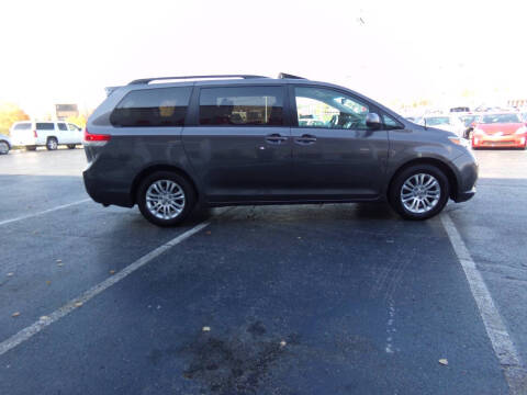 2011 Toyota Sienna XLE 7-Passenger Auto Access Seat