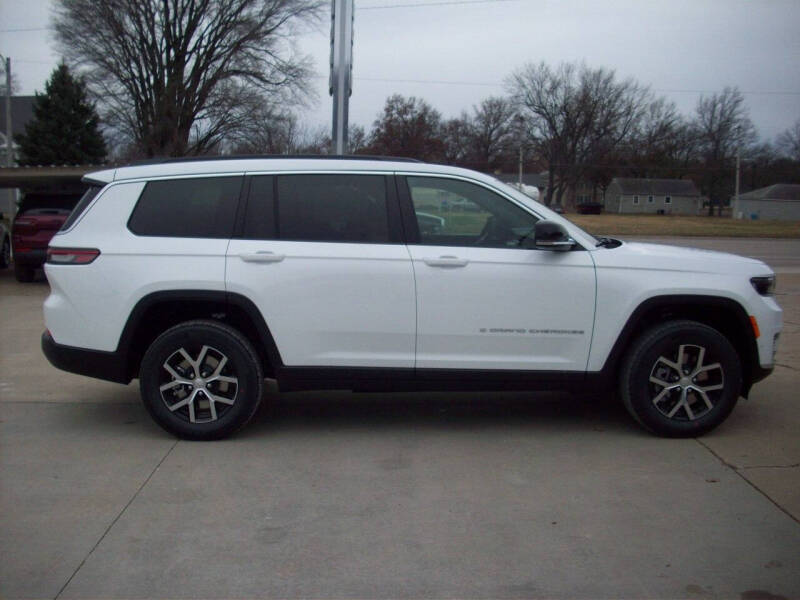 2025 Jeep Grand Cherokee L photo 3