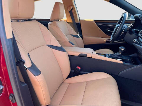 2025 Lexus ES 300h
