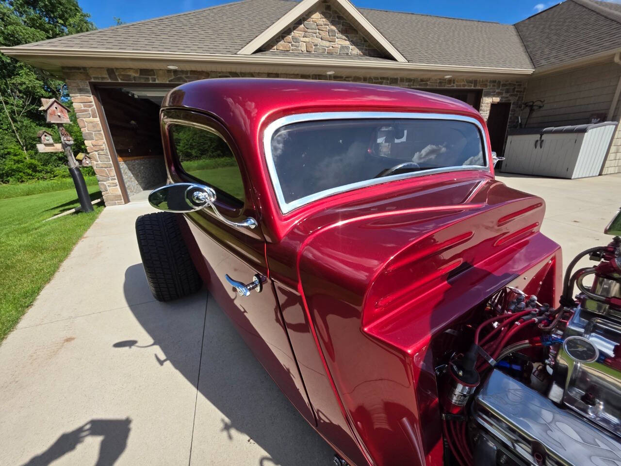 1933 Ford Coupe 32