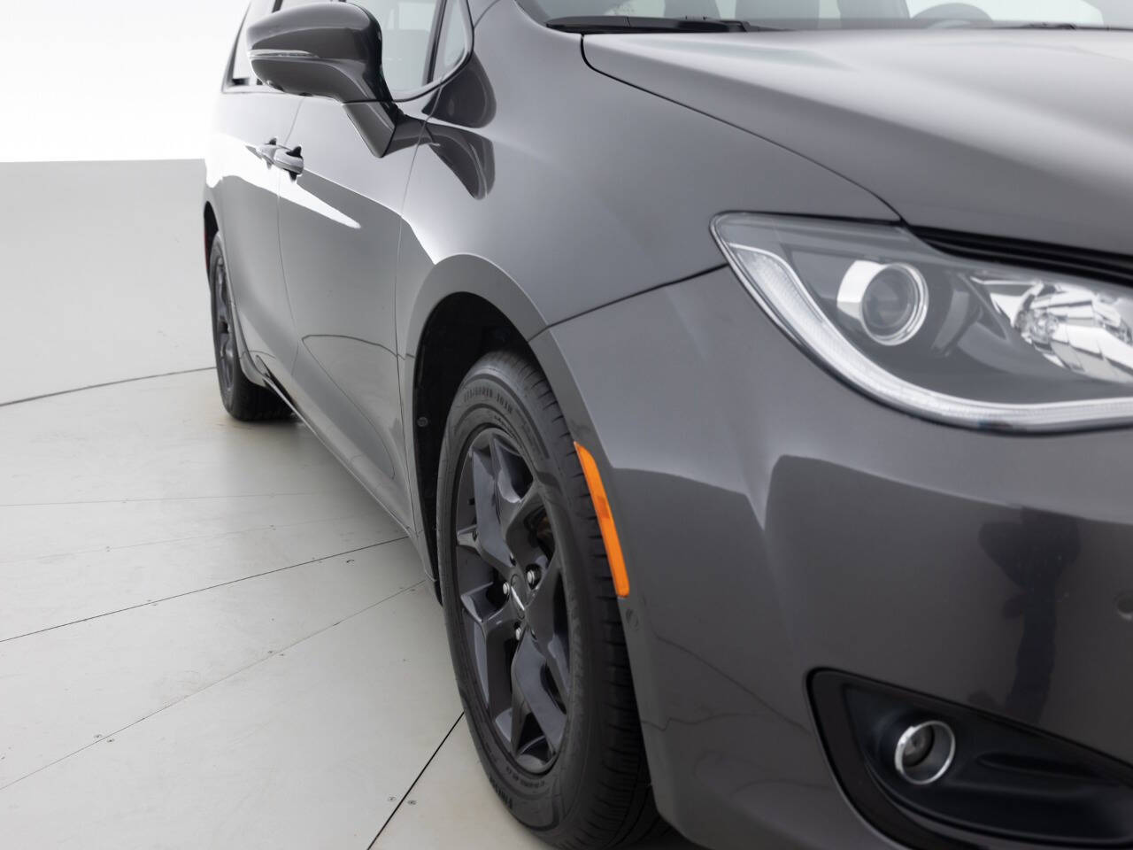 Used Car 2020 Chrysler Pacifica  Limited 4dr Mini Van For Sale Under $20,000 In Coal City, Illinois