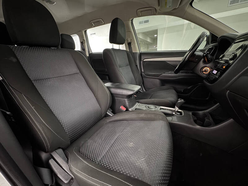 2016 Mitsubishi Outlander ES
