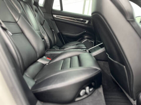 2018 Porsche Panamera Turbo