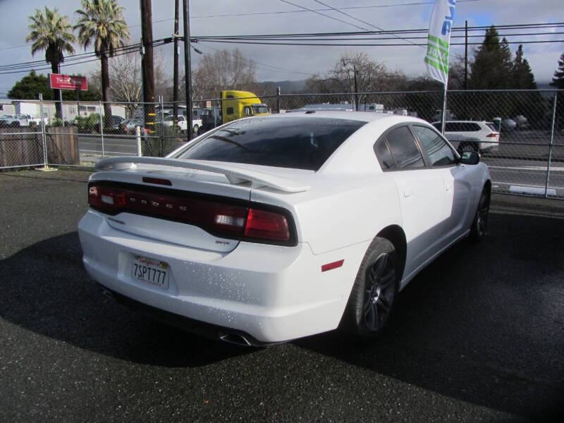 2014 Dodge Charger SXT photo 3