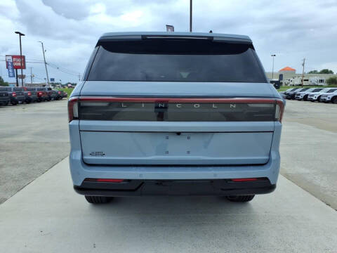 2027 Lincoln Navigator Reserve