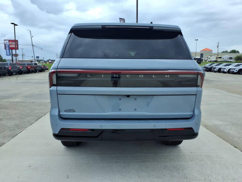 2027 Lincoln Navigator Reserve