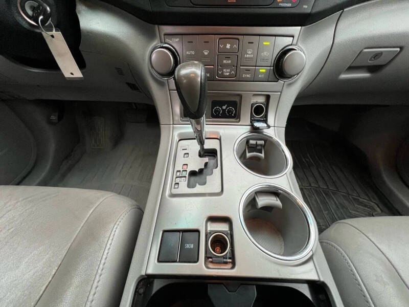 2010 Toyota Highlander SE