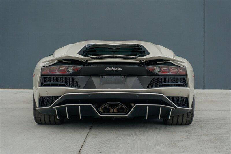 2017 Lamborghini Aventador LP 740-4 S