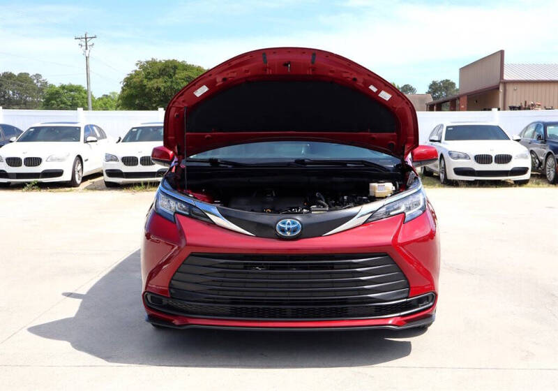 2022 Toyota Sienna LE 8-Passenger