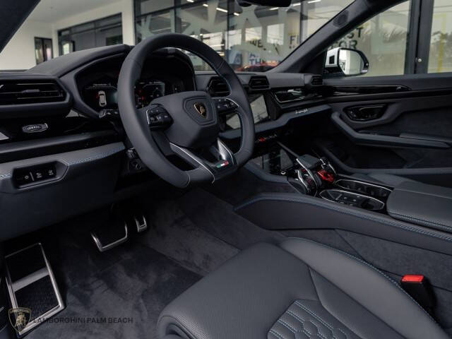 2025 Lamborghini Urus SE