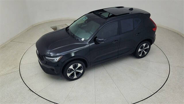 2024 Volvo XC40 B5 Plus Dark Theme