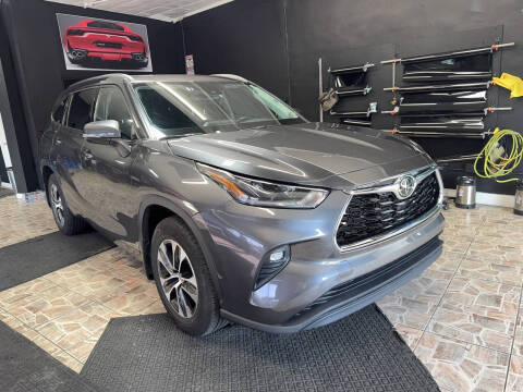 2021 Toyota Highlander for sale at TOP SHELF AUTOMOTIVE in Newark NJ