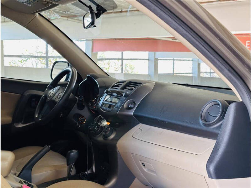 2010 Toyota RAV4 Base photo 26