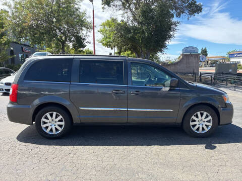 2016 Chrysler Town and Country Touring