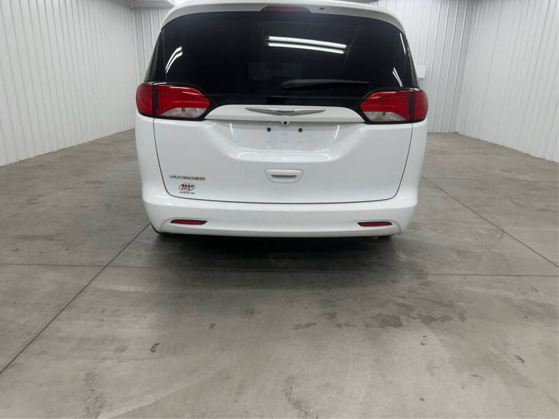 2020 Chrysler Voyager LXi