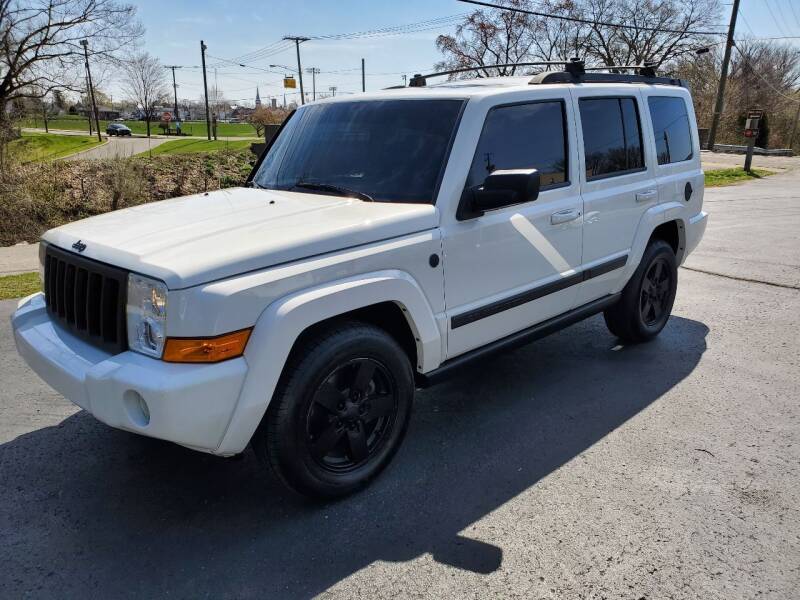 2008 Jeep Commander for sale at GLASS CITY AUTO CENTER in Lancaster OH