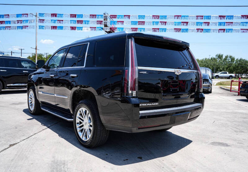 2016 Cadillac Escalade Standard