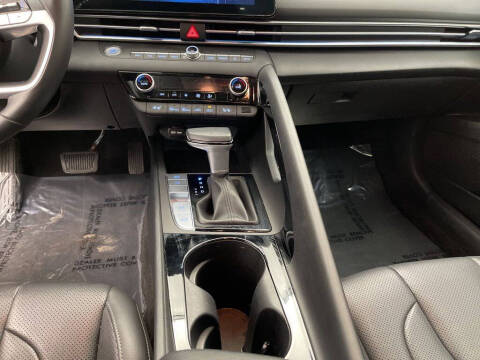 2025 Hyundai Elantra Hybrid Limited