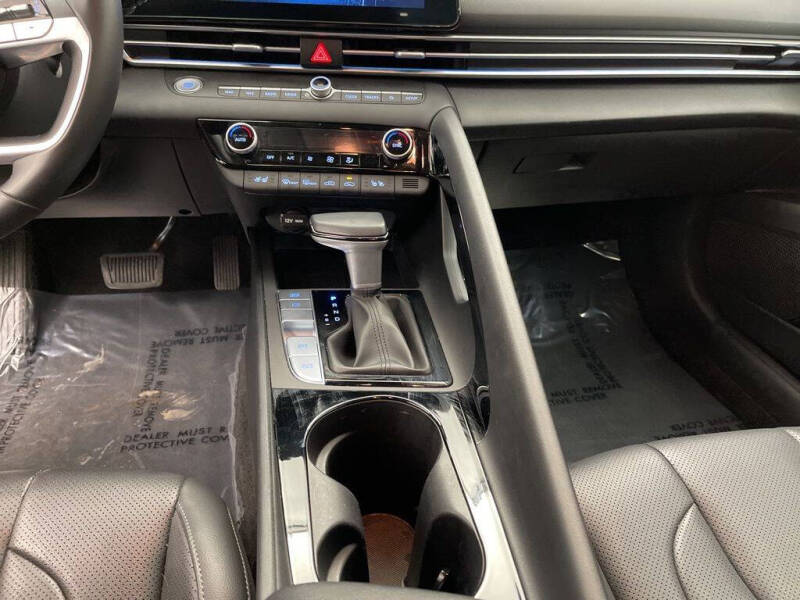 2025 Hyundai Elantra Hybrid Limited