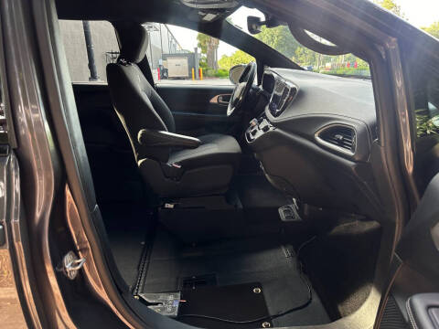 2021 Chrysler Pacifica Touring