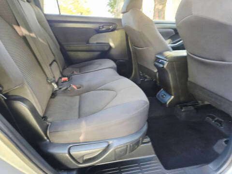 2020 Toyota Highlander LE