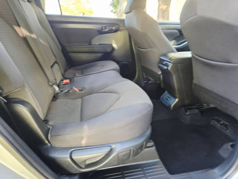 2020 Toyota Highlander LE