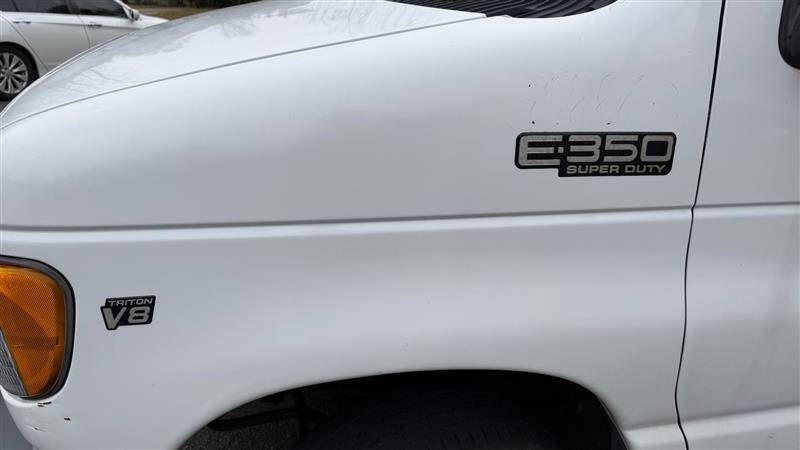 2002 Ford E-Series E-350 SD