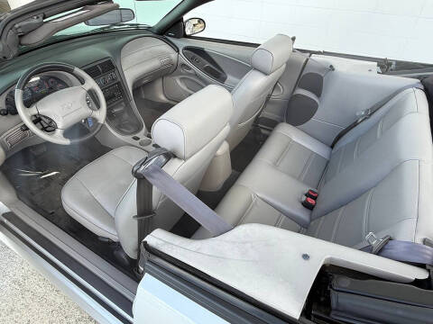 2003 Ford Mustang Deluxe