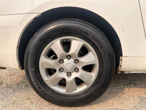 2008 Hyundai Entourage GLS