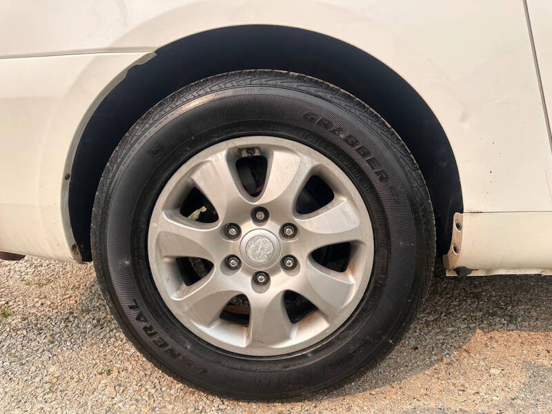 2008 Hyundai Entourage GLS