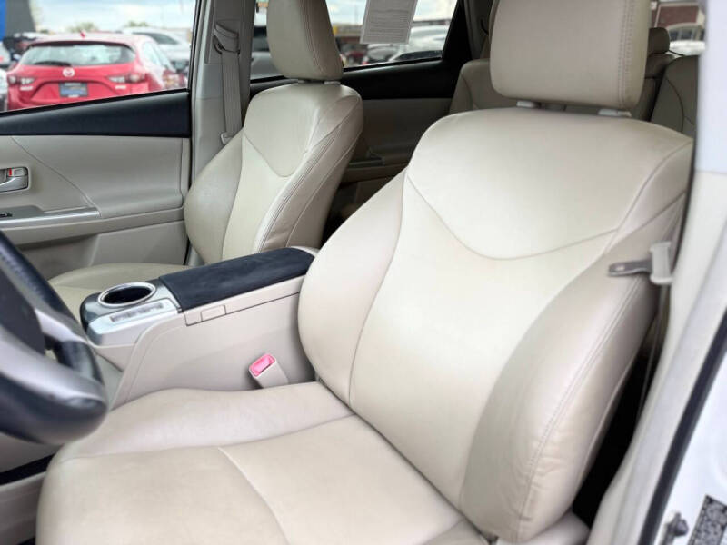 2013 Toyota Prius v Five