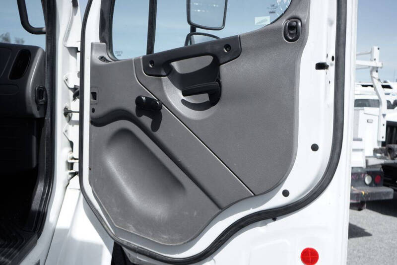 2019 Freightliner M2 106