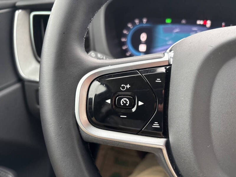 2025 Volvo XC60 B5 Plus Dark Theme