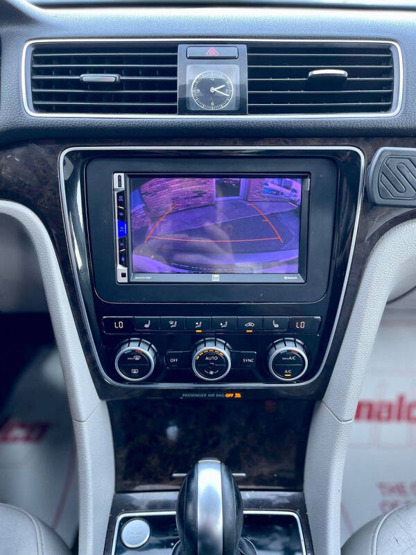 2015 Volkswagen Passat 1.8T SEL Premium