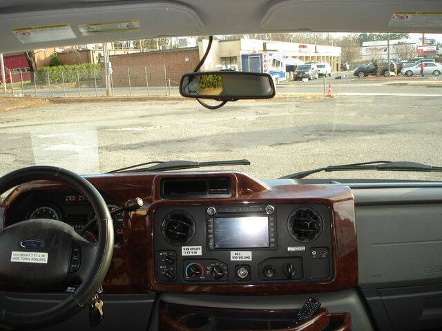 2011 Ford E-Series E-350 SD XLT