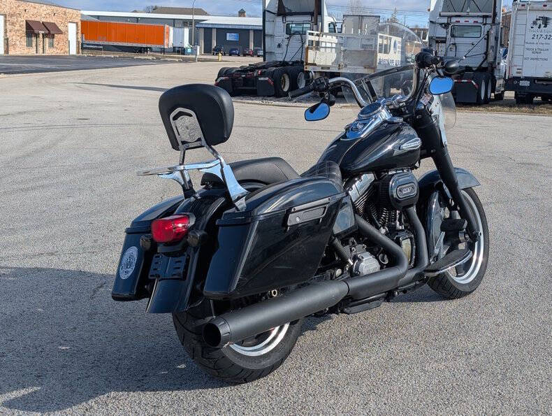 2016 Harley-Davidson FLD Switchback