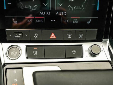 2022 Audi e-tron quattro Premium