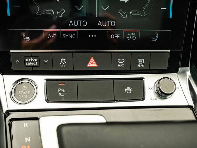 2022 Audi e-tron quattro Premium