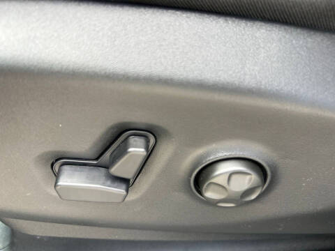 2027 Chrysler Pacifica LX