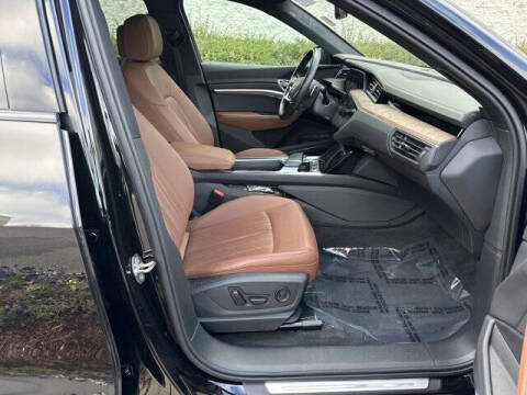 2022 Audi e-tron quattro Premium Plus